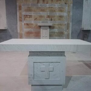 Altar en piedra lisa para templo