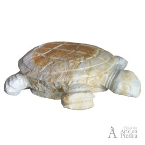 Escultura de tortuga esculpida en piedra