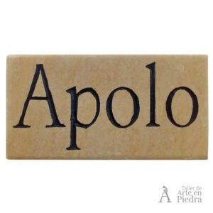 Nombres o palabras esculpidos en placa de piedra - Apolo