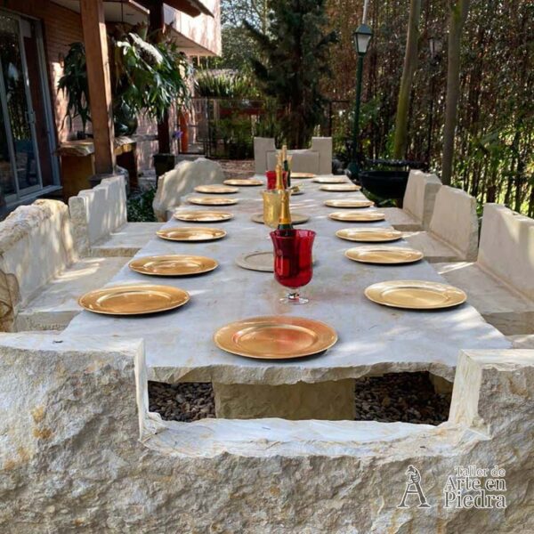 Mesa comedor en piedra rústica