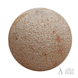 Esfera esculpida en piedra muñeca